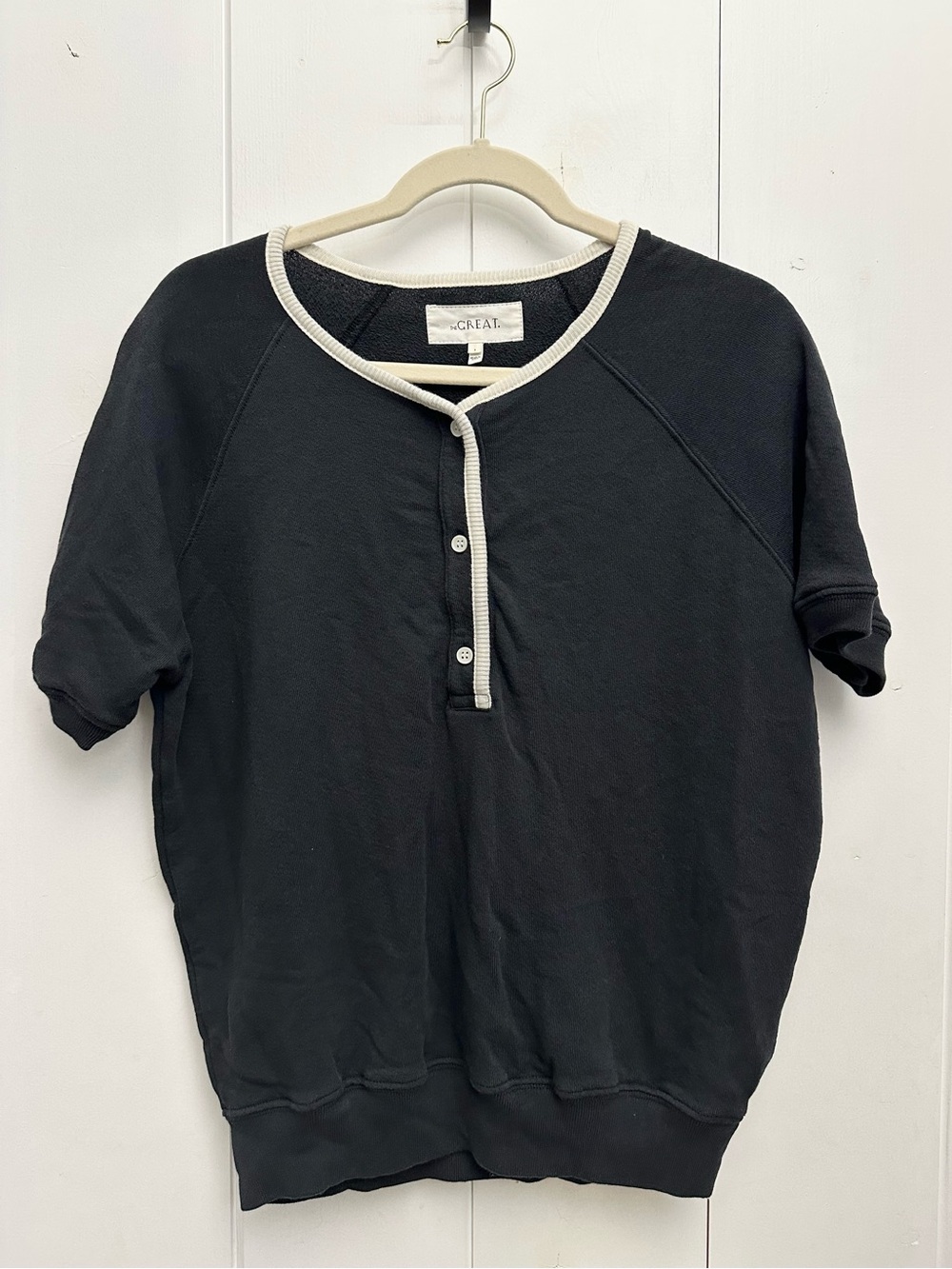 The Great. The Short Sleeve Henley Sweatshirt In Black Size Small